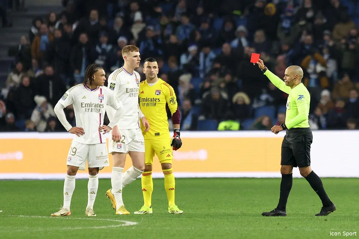 les arbitres repondent a l ol et se donnent 100 raison icon jof 7382 370584