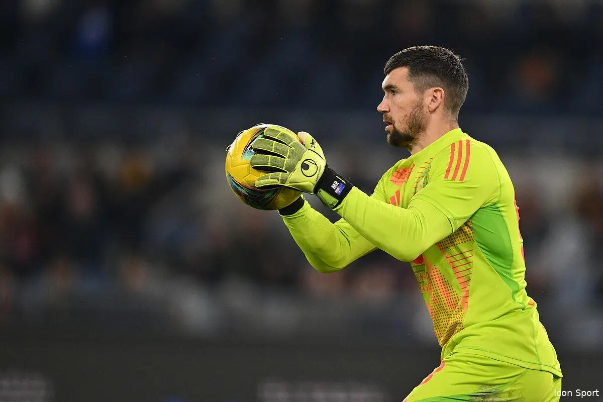 Mathew Ryan fonce vers Lens