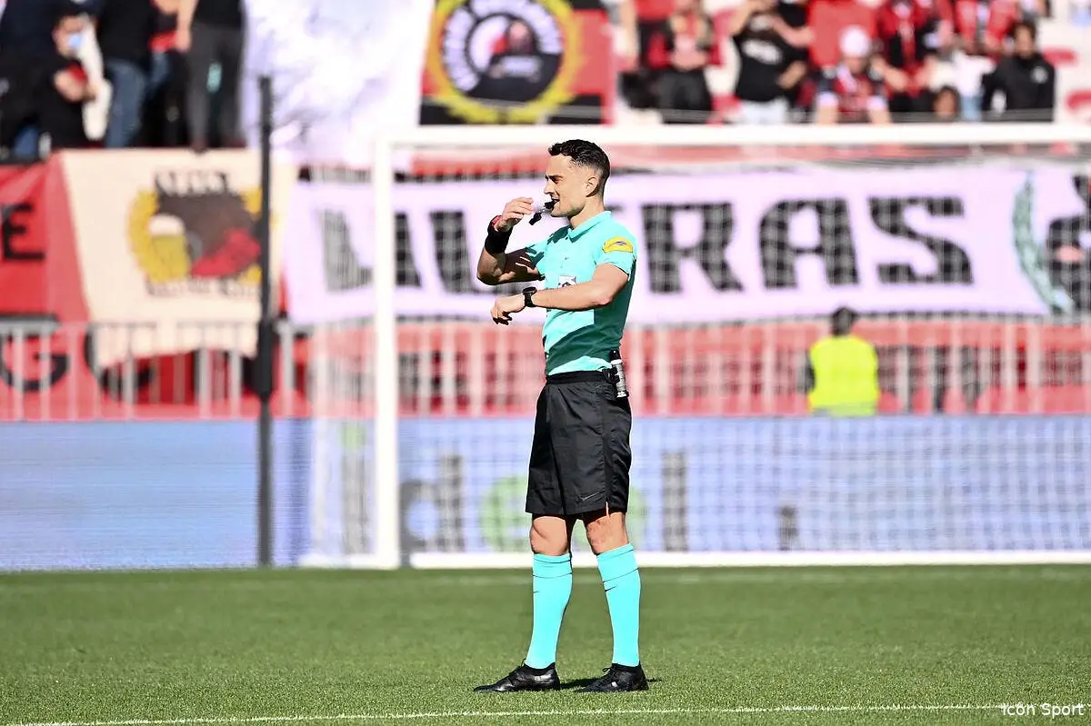 micro sur les arbitres en l1 amazon frappe fort icon dim 8607 335311