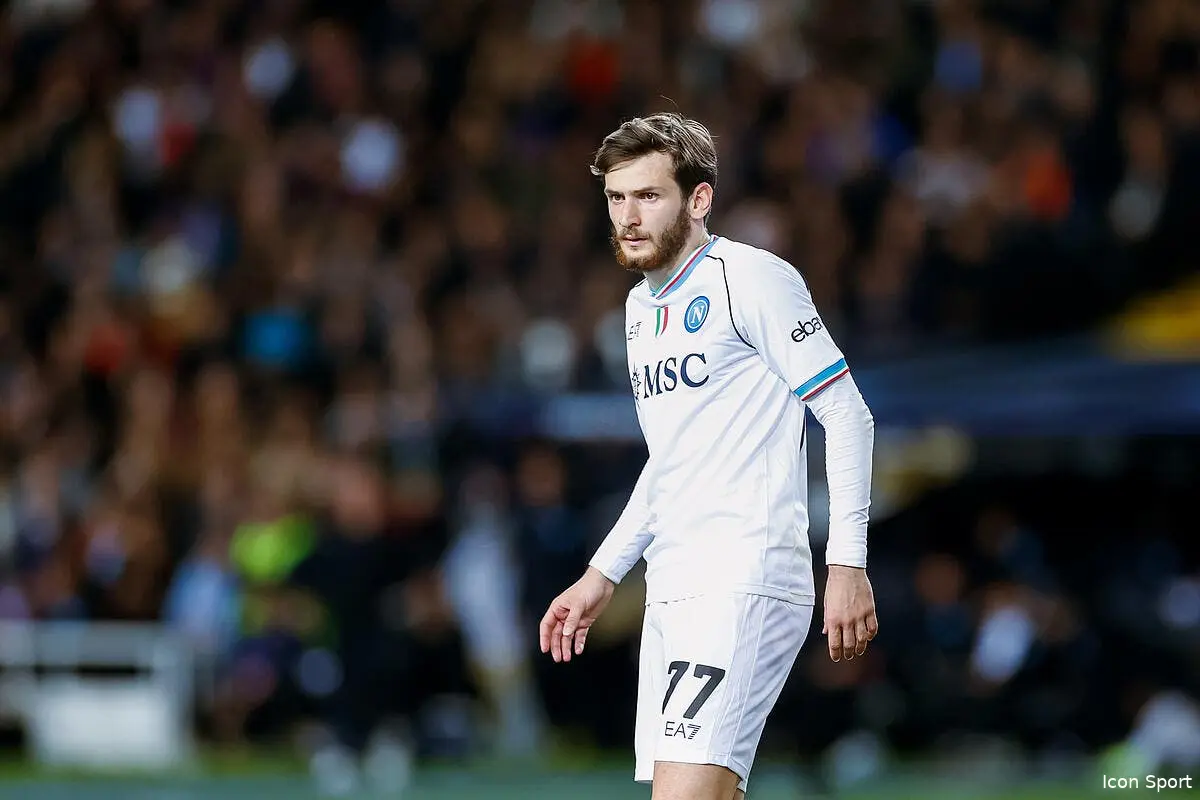 Naples assomme le PSG, Kvaratskhelia prolonge