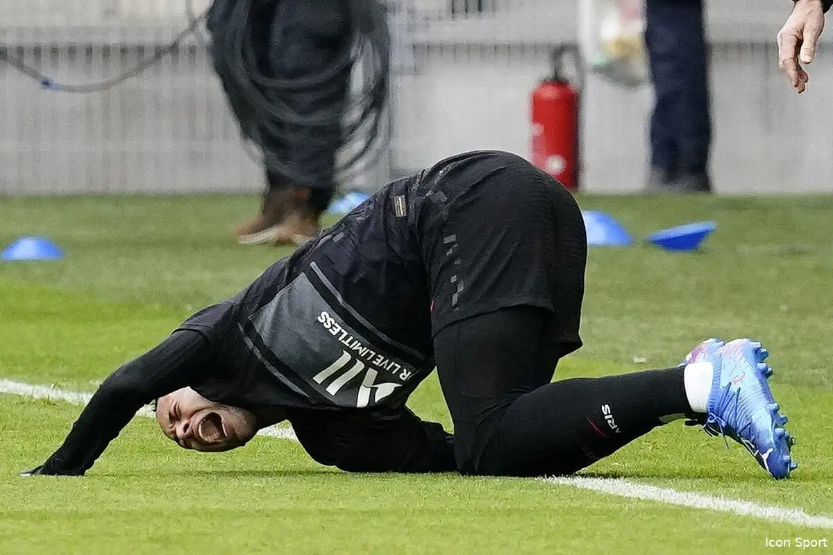 neymar blesse sort en larmes de geoffroy guichard icon dsc8547 329043