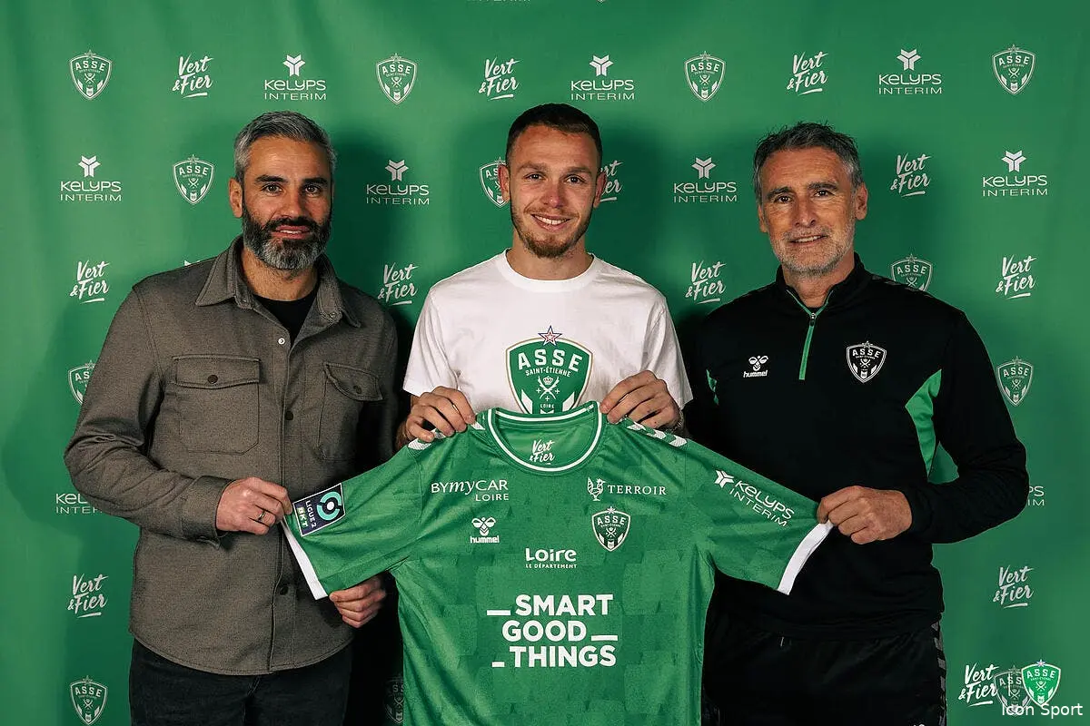 officiel irvin cardona signe a l asse cardona 370061
