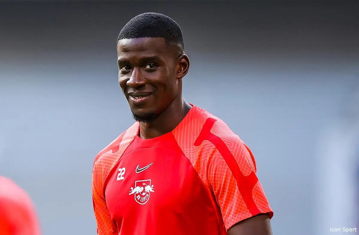 officiel nordi mukiele signe au psg icon 220722 99 116437 dpai 346467