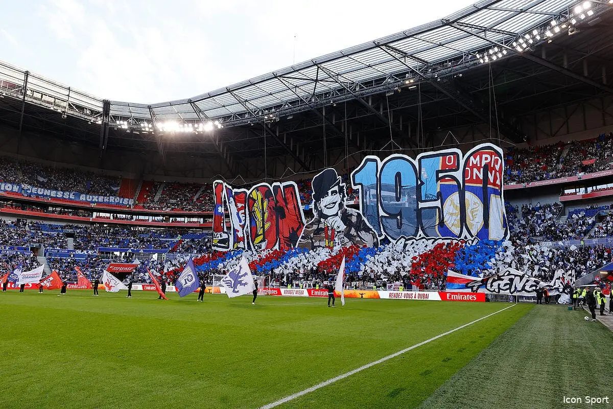 OL : Les supporters mettent le feu à l'entraînement
