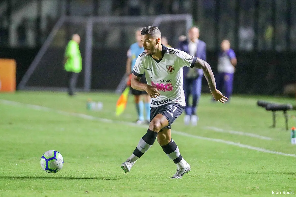 ol un defenseur arrive du bresil henrique est son nom icon oft20191016034 314381