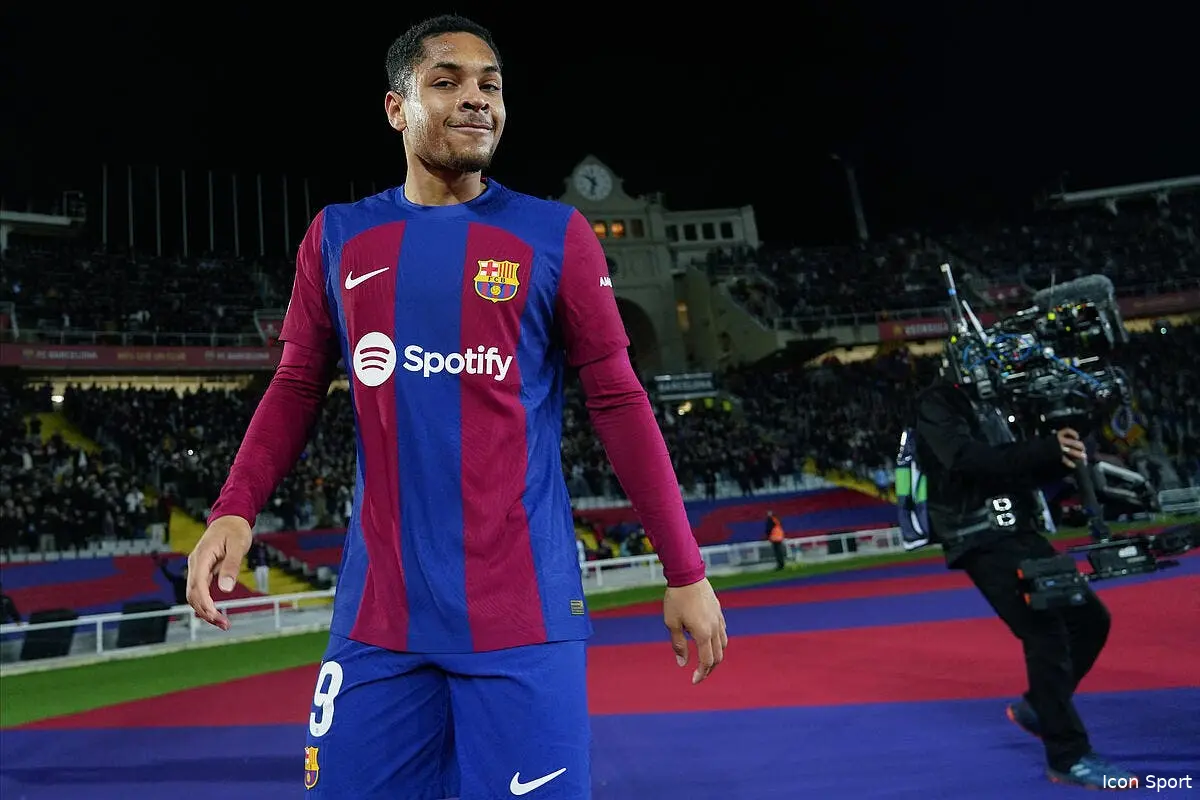 OL : Vitor Roque, son agent tape du poing sur la table
