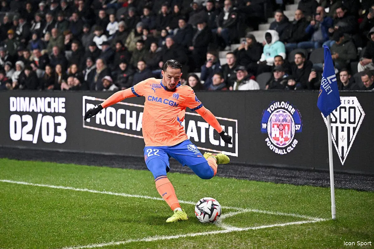 OM : Bennacer en collants, il répond aux insultes