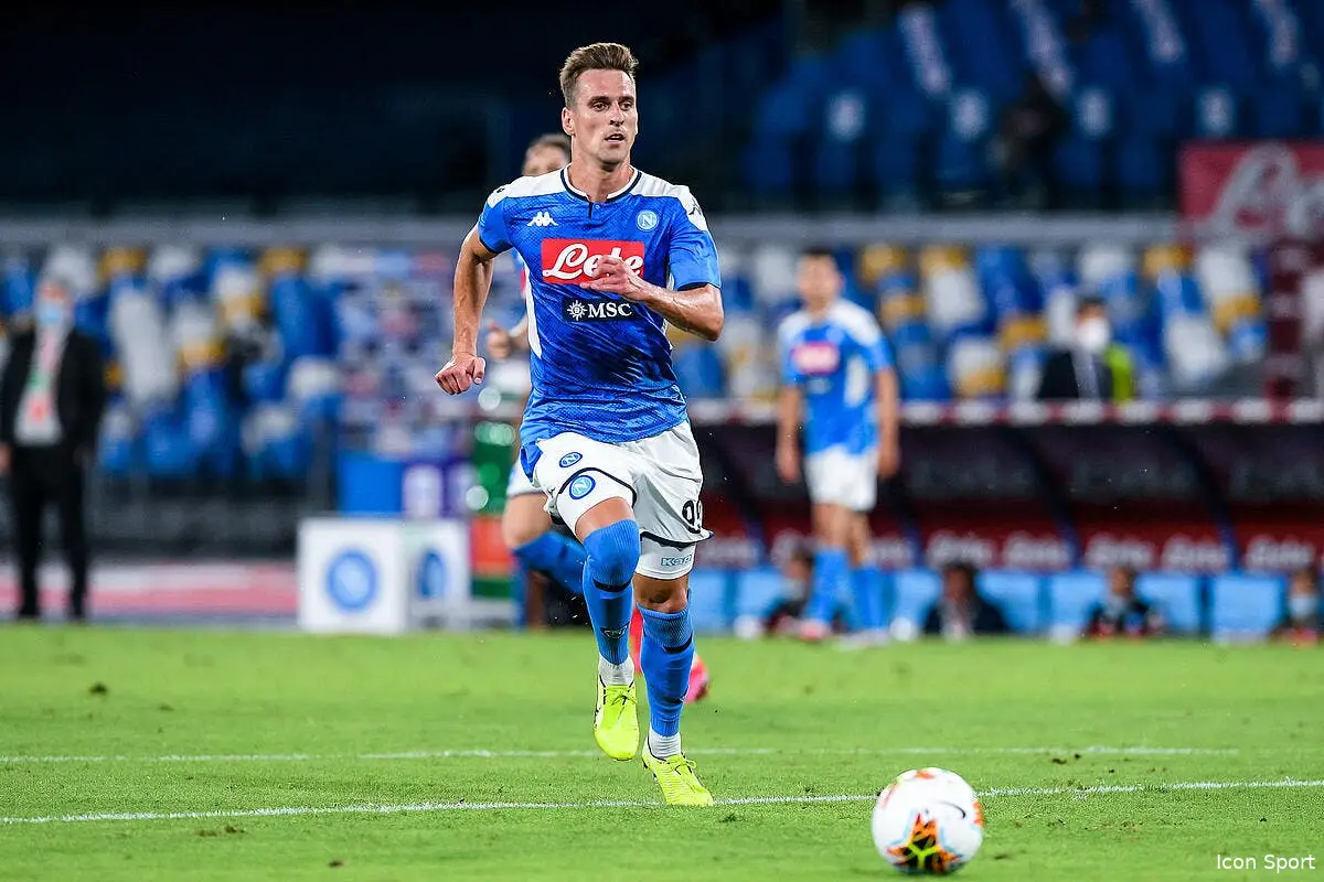 om milik a marseille naples accepte un drole de deal icon sp24 gm serie a nap v mil 120720 173 1 304285