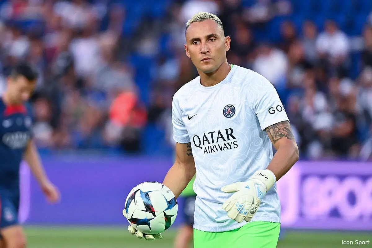 psg keylor navas relance le pigeon saint germain icon dib 280822 10 07 349059