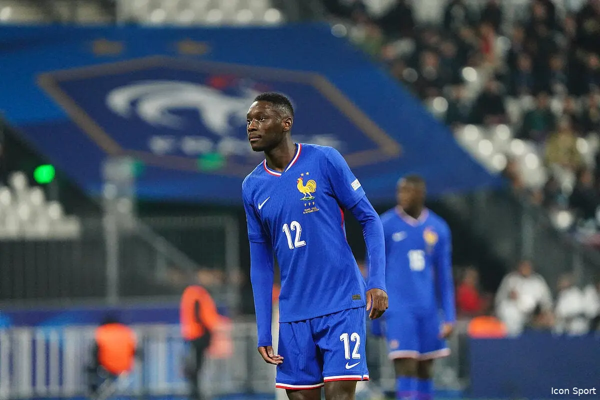 Kolo Muani prêté à la Juve, le PSG dit adieu à Bernat