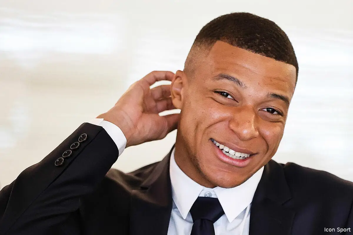 psg kylian mbappe vaut 200 millions d euros grace a paris icon ecommercefotos ecommerce2 123864942 1 342843