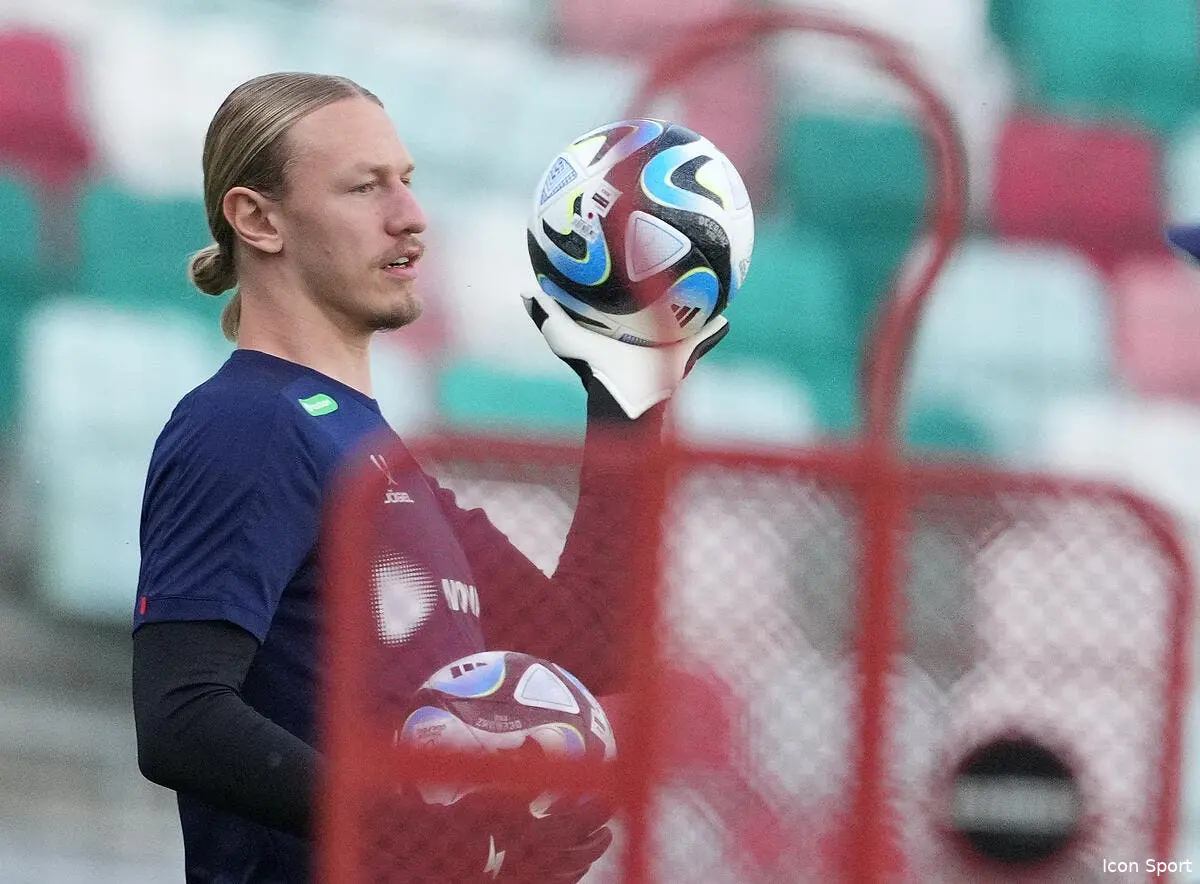 Poutine confisque son passeport, ce gardien du PSG chambre la presse