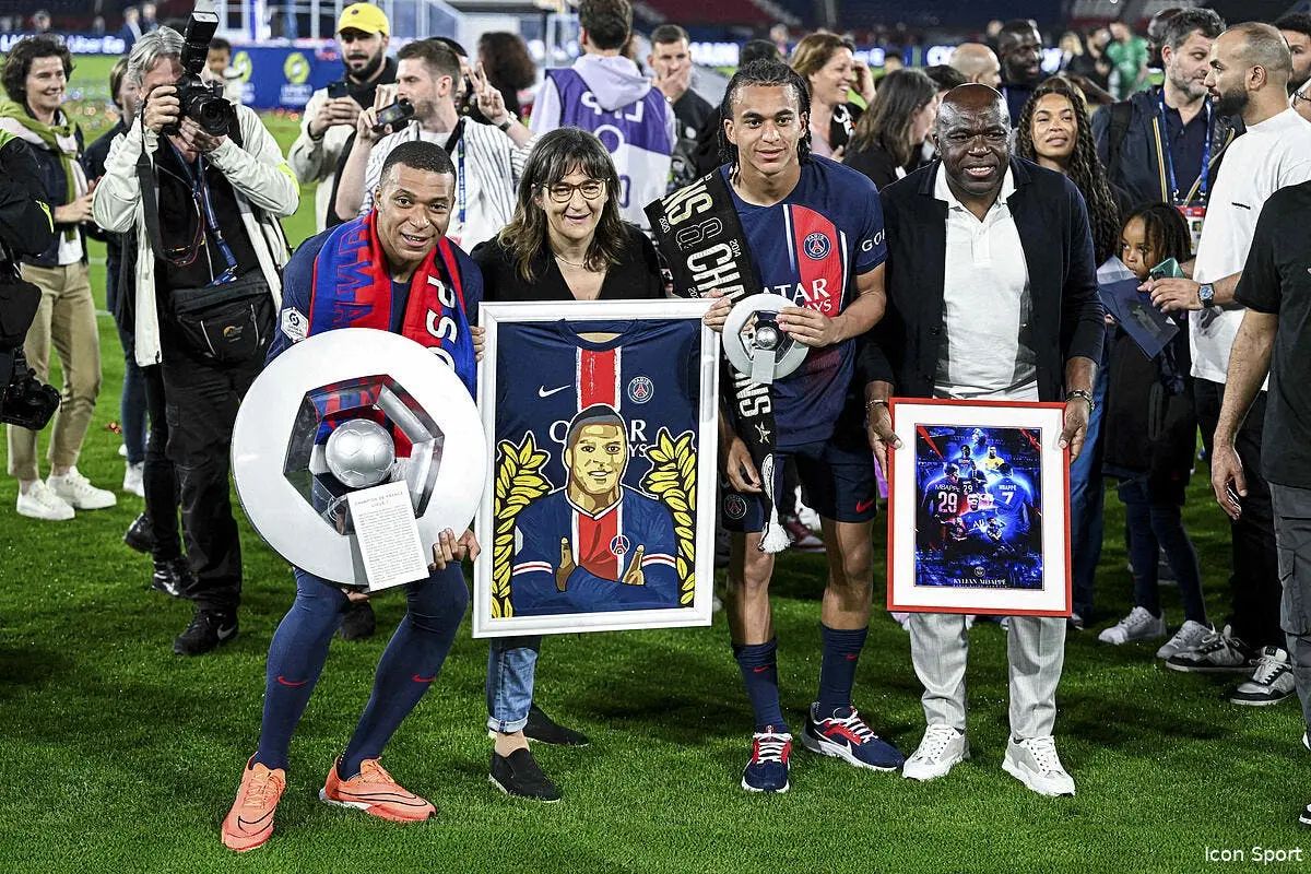PSG : « Mbappé a été sifflé par des abrutis »