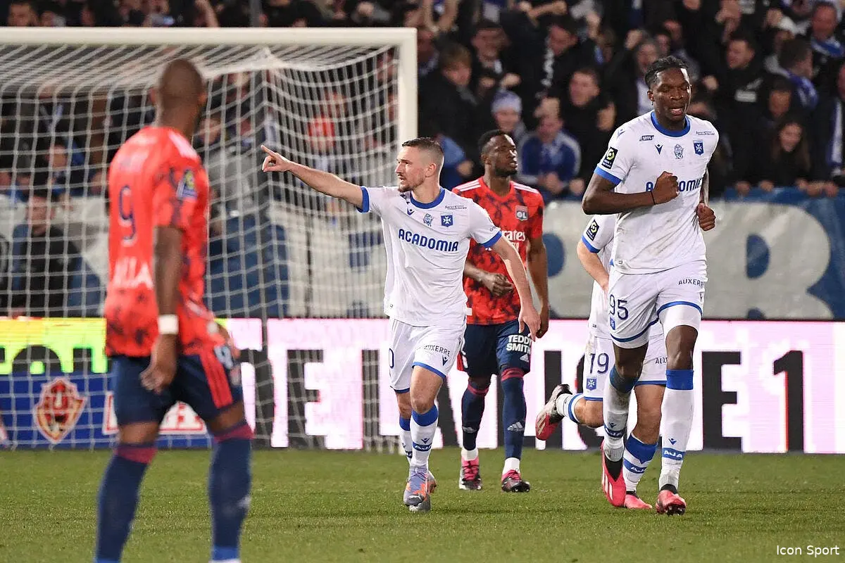 reveil brutal pour l ol a auxerre icon ab1 9885 357159