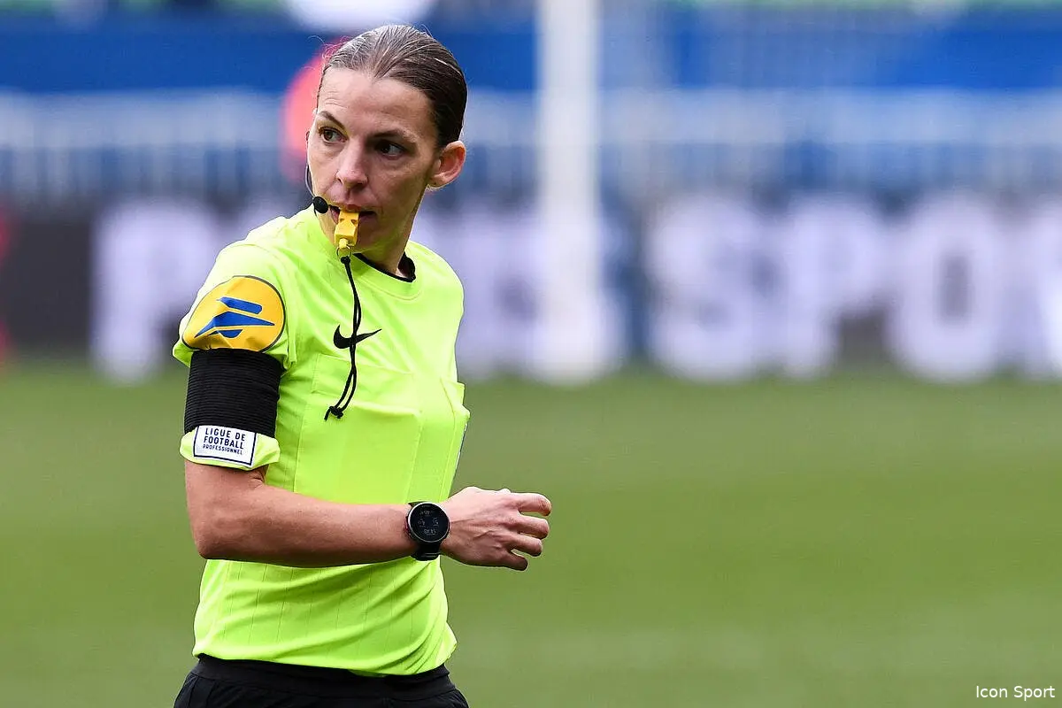stephanie frappart arbitre anti auxerre le ton monte icon pl5 0870 2 359520