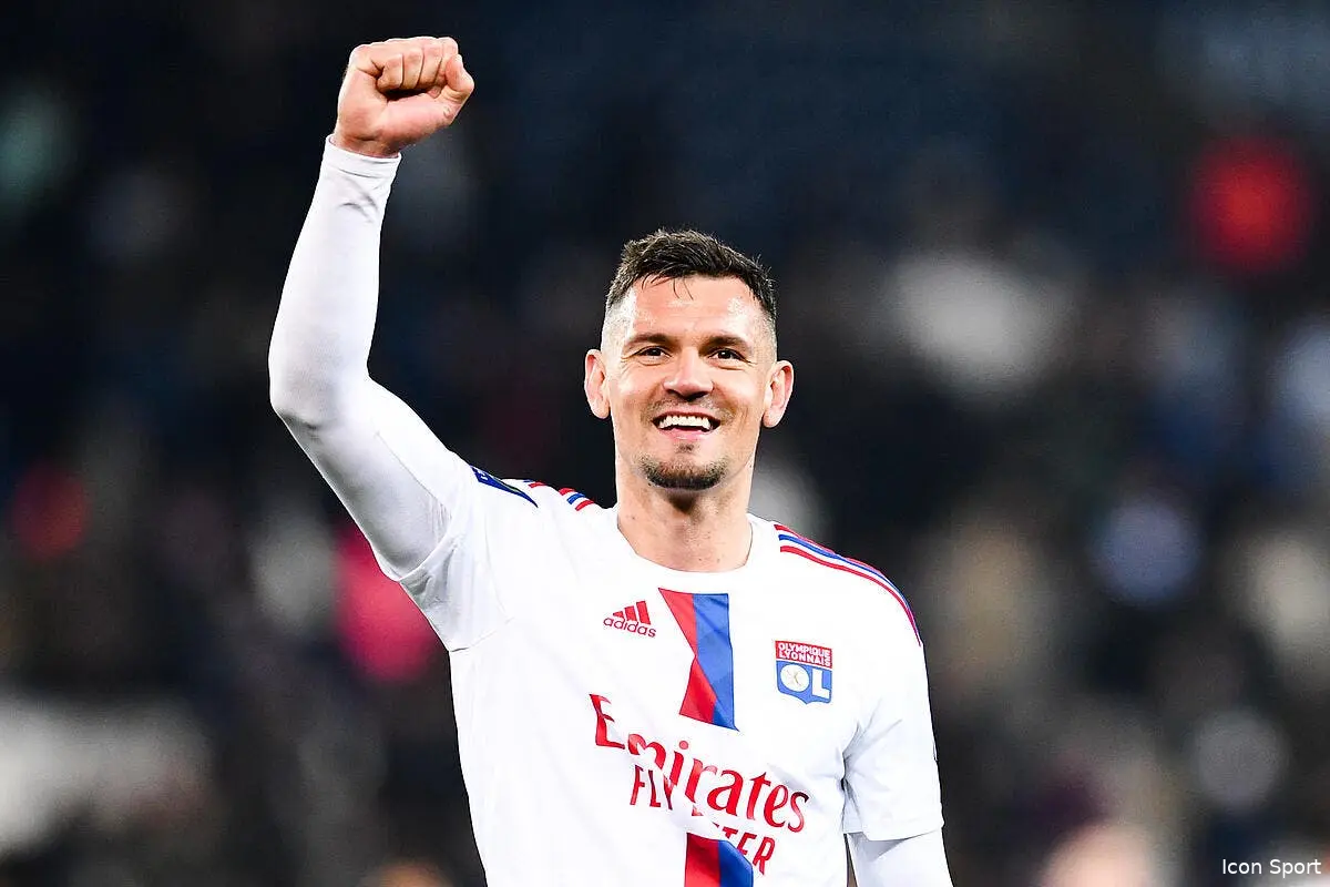 une star de l ol en prison attention danger icon pl5 2235 362217