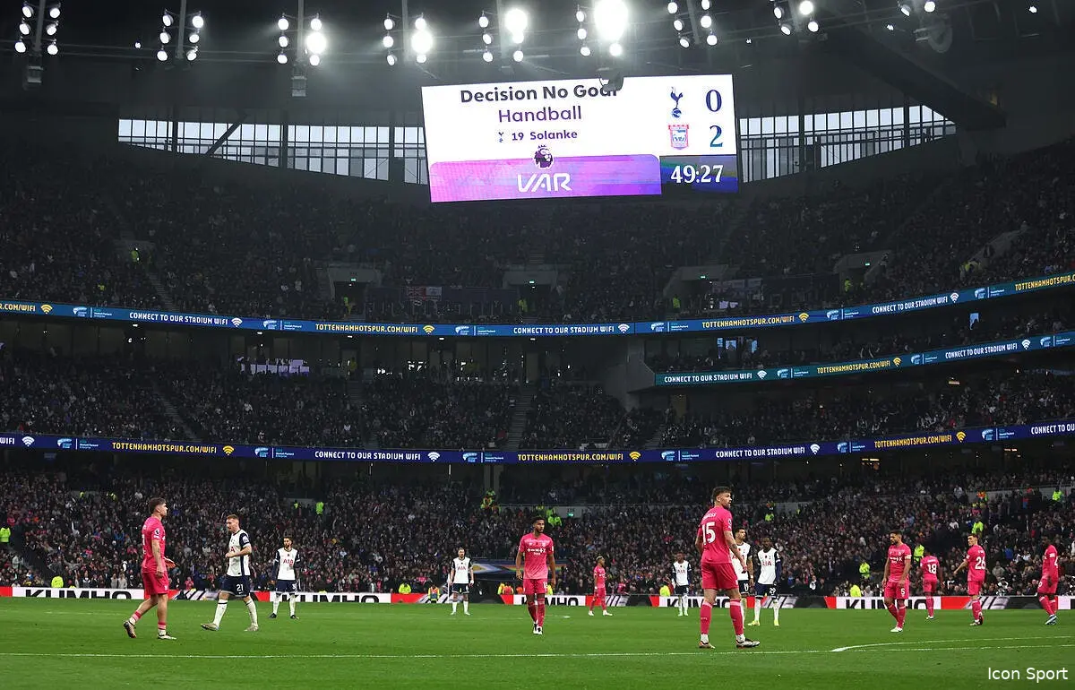 vers une revolution de la var dans le foot mondial iconsport 244165 0055 383889