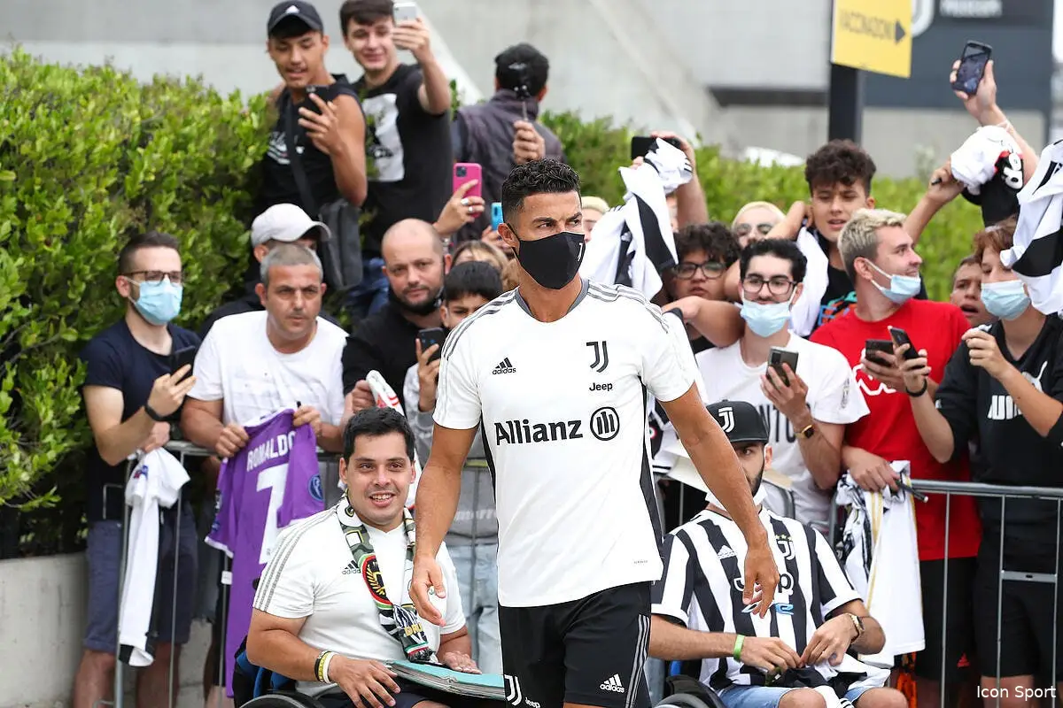 wtf cristiano ronaldo bouscule pour un coca icon spi 019 jm juve medicals 320887