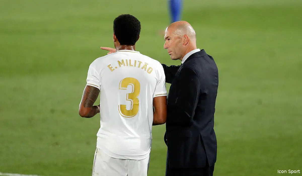 zidane reclame en urgence a manchester united icon ecommercefotos ecommerce2 106250965 333249