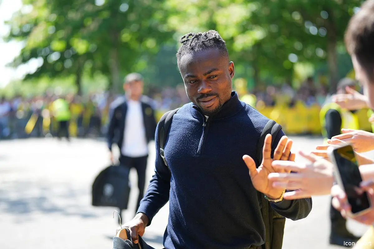 accord trouve moses simon file au paris fc iconsport 258748 0187 1 394391