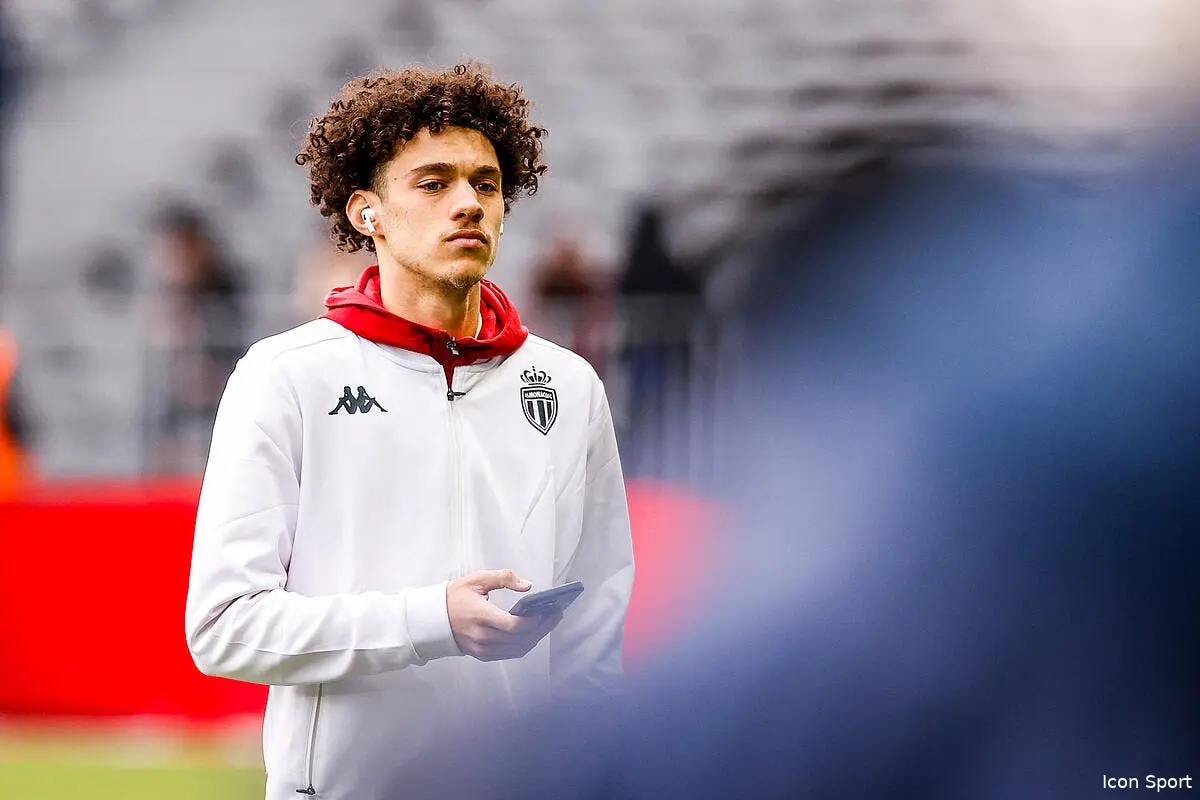 Harcelé par Akliouche, le PSG calme le jeu