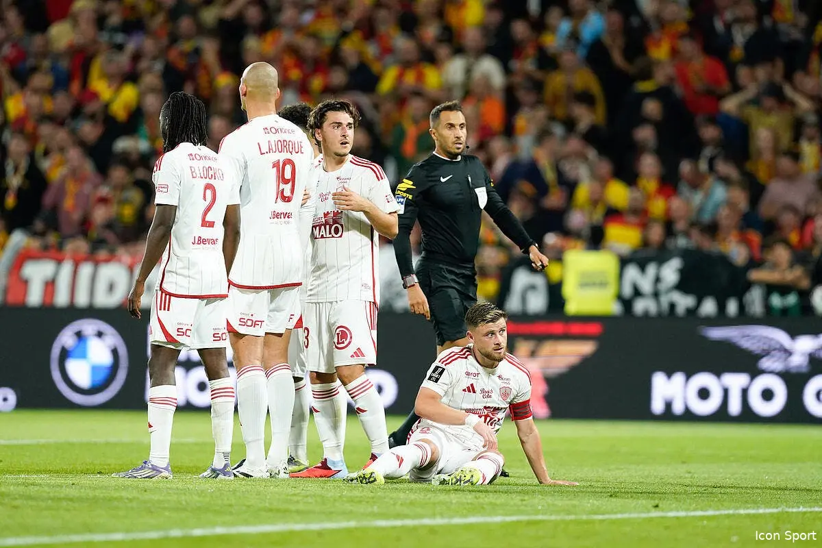 L1 : Kenny Lala fracasse l'arbitre de Lens-Brest