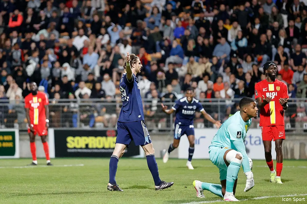 L2 : Le Paris FC valide sa montée en Ligue 1 !