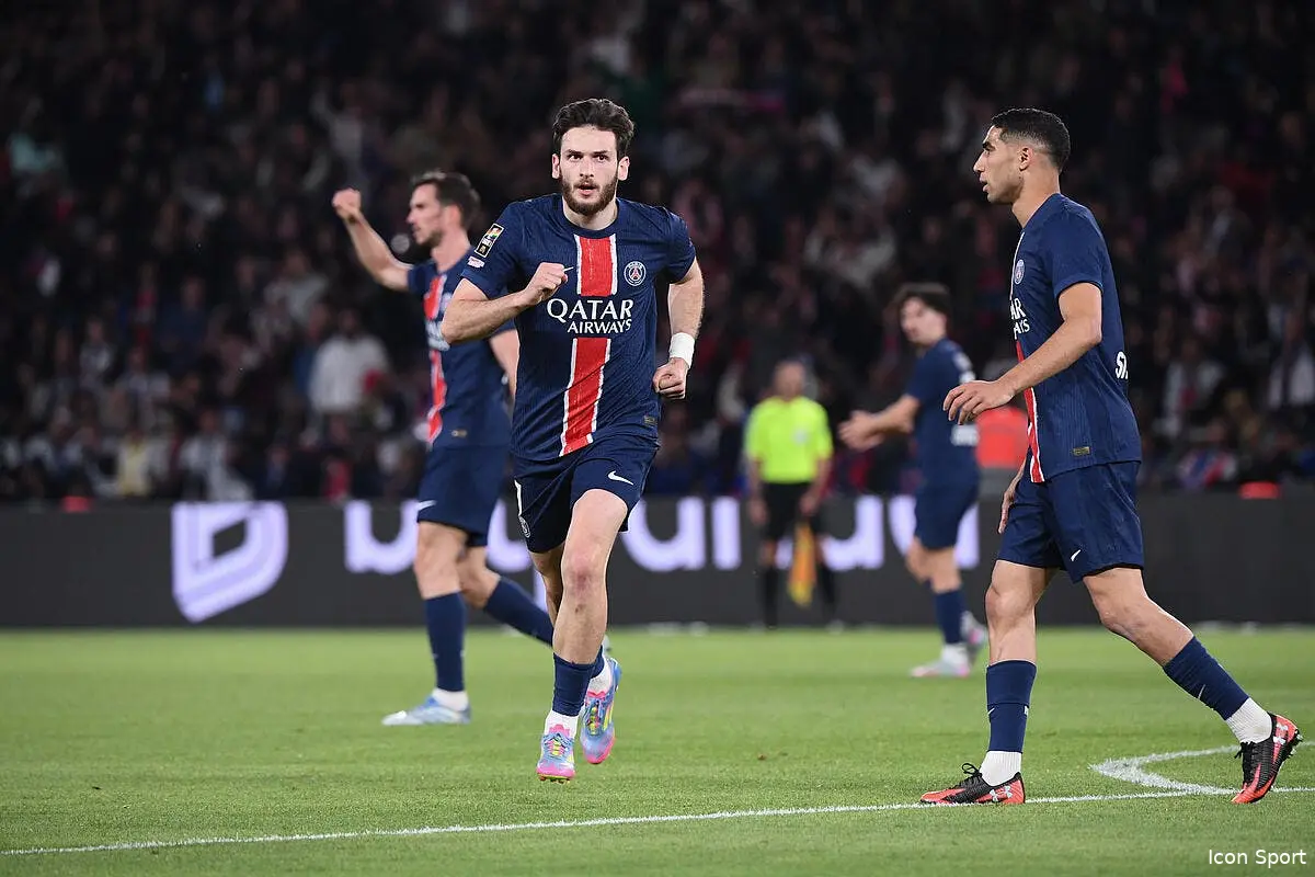 Le groupe du PSG au grand complet face à Reims
