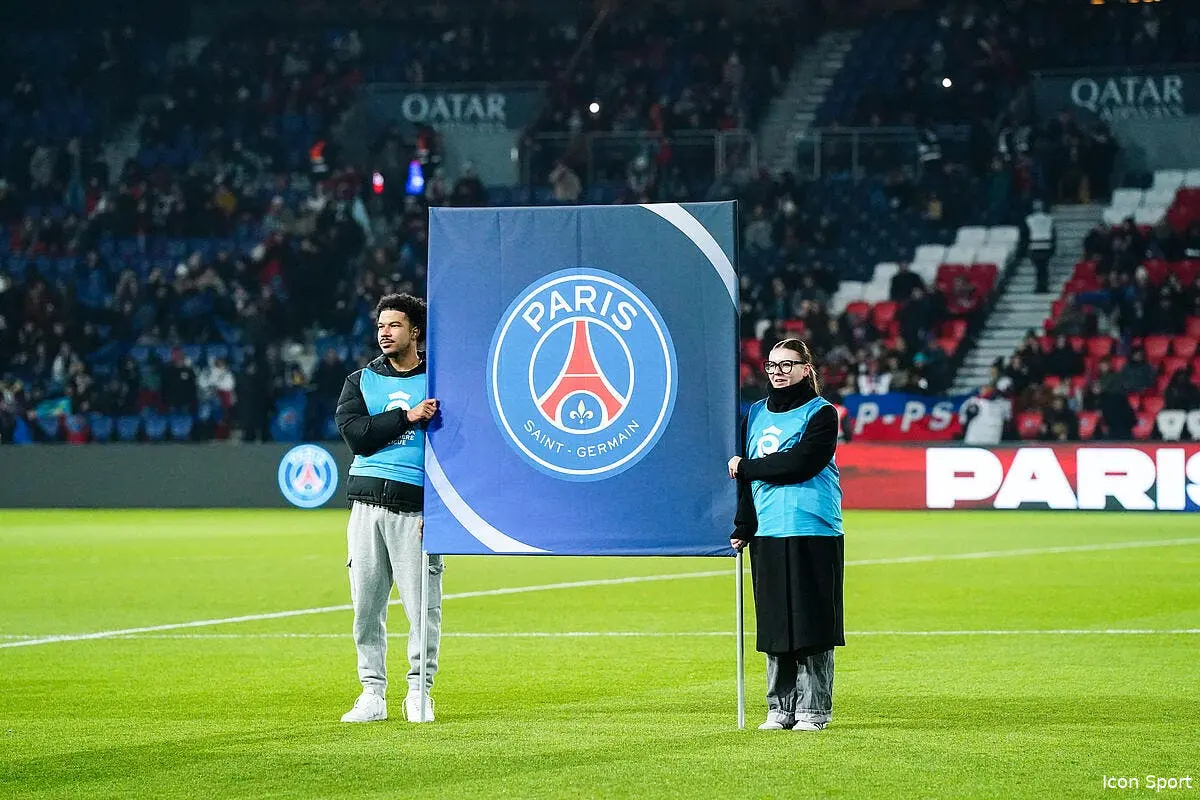 Le nouveau maillot 2025-26 du PSG fait paniquer