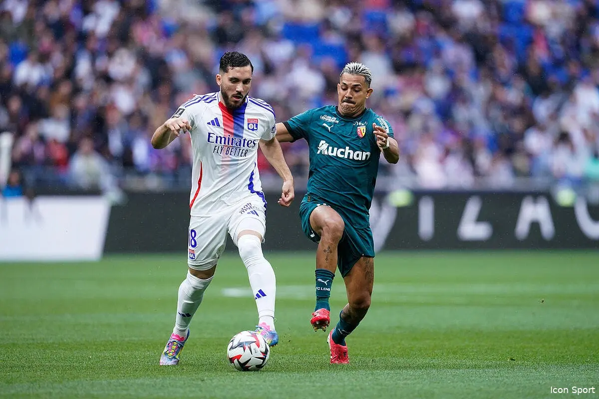 Les joueurs de l’OL qui plongent dans la surface, il n’en peut plus
