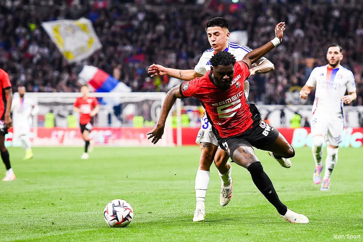 Les joueurs de l'OM regardent OL-Rennes à la Commanderie