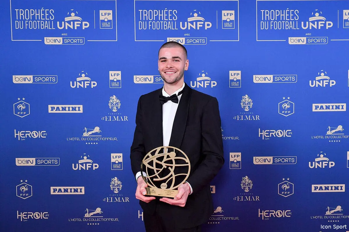 lucas chevalier et donnarumma en lice pour le trophee de gardien de l annee iconsport 259958 0059 396881
