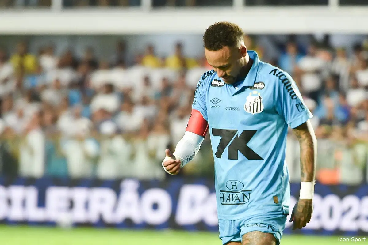 Neymar expulsé et déprimé, le PSG l'a flingué