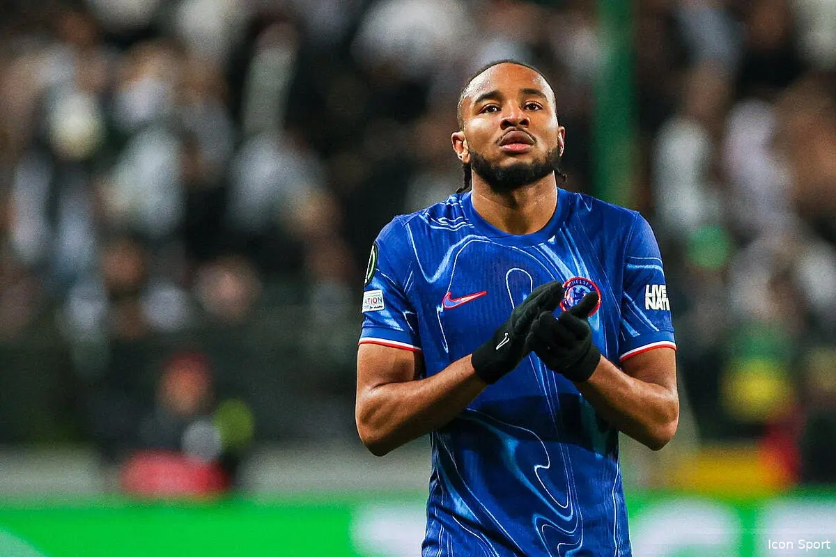 Nkunku au coeur d'un échange fou avec Man United