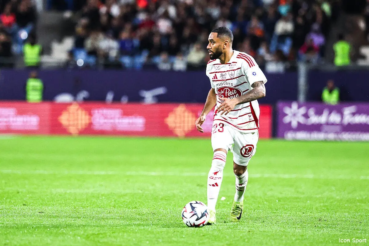 officiel brest se debarrasse d amavi amavi 14 395112