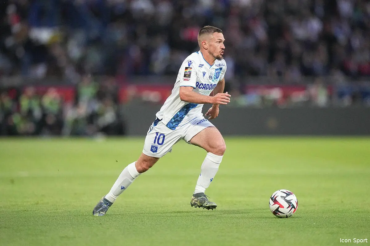 Officiel : Gaëtan Perrin quitte Auxerre pour la Russie