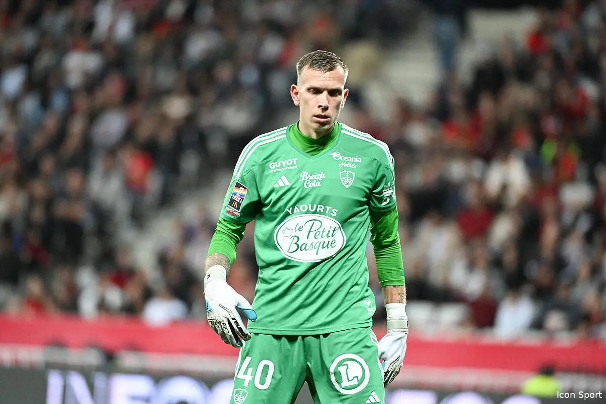 officiel marco bizot quitte brest pour aston villa iconsport 260407 0065 395745