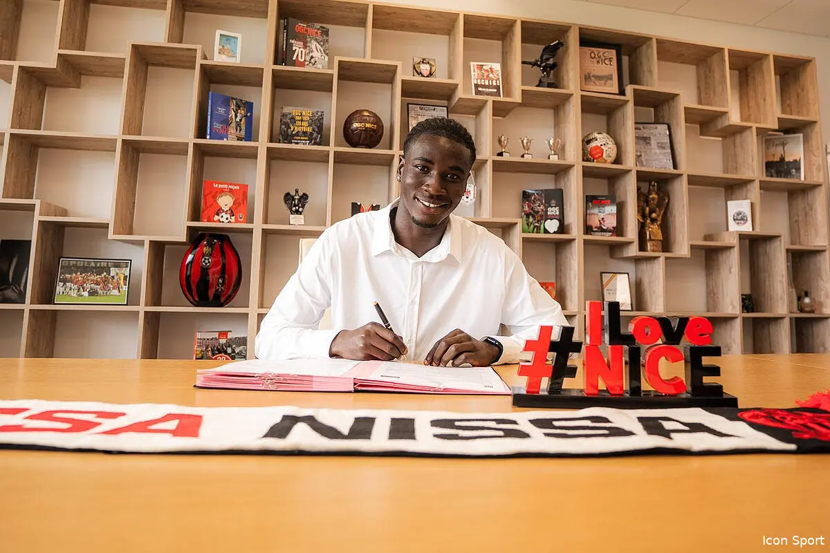 officiel nice recrute le defenseur peprah oppong peprah oppong 396249