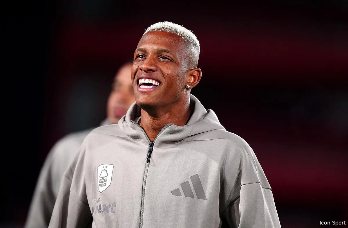 OL : Danilo refuse de signer une clause imposée par Textor