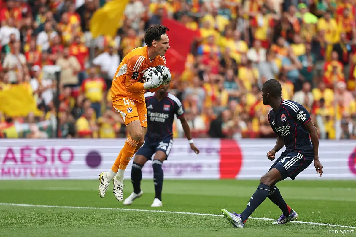 OL : Les supporters se prosternent devant le patron Descamps