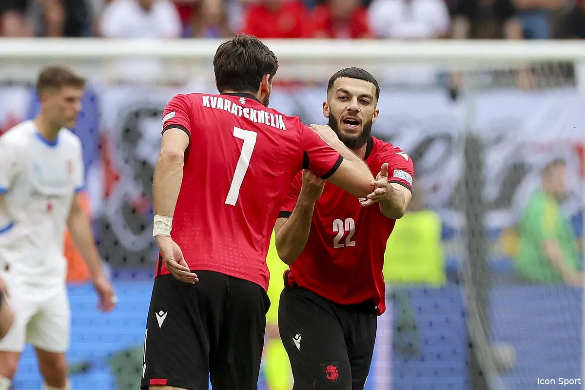 OL : Mikautadze est bouillant, Kvara lui donne une mission