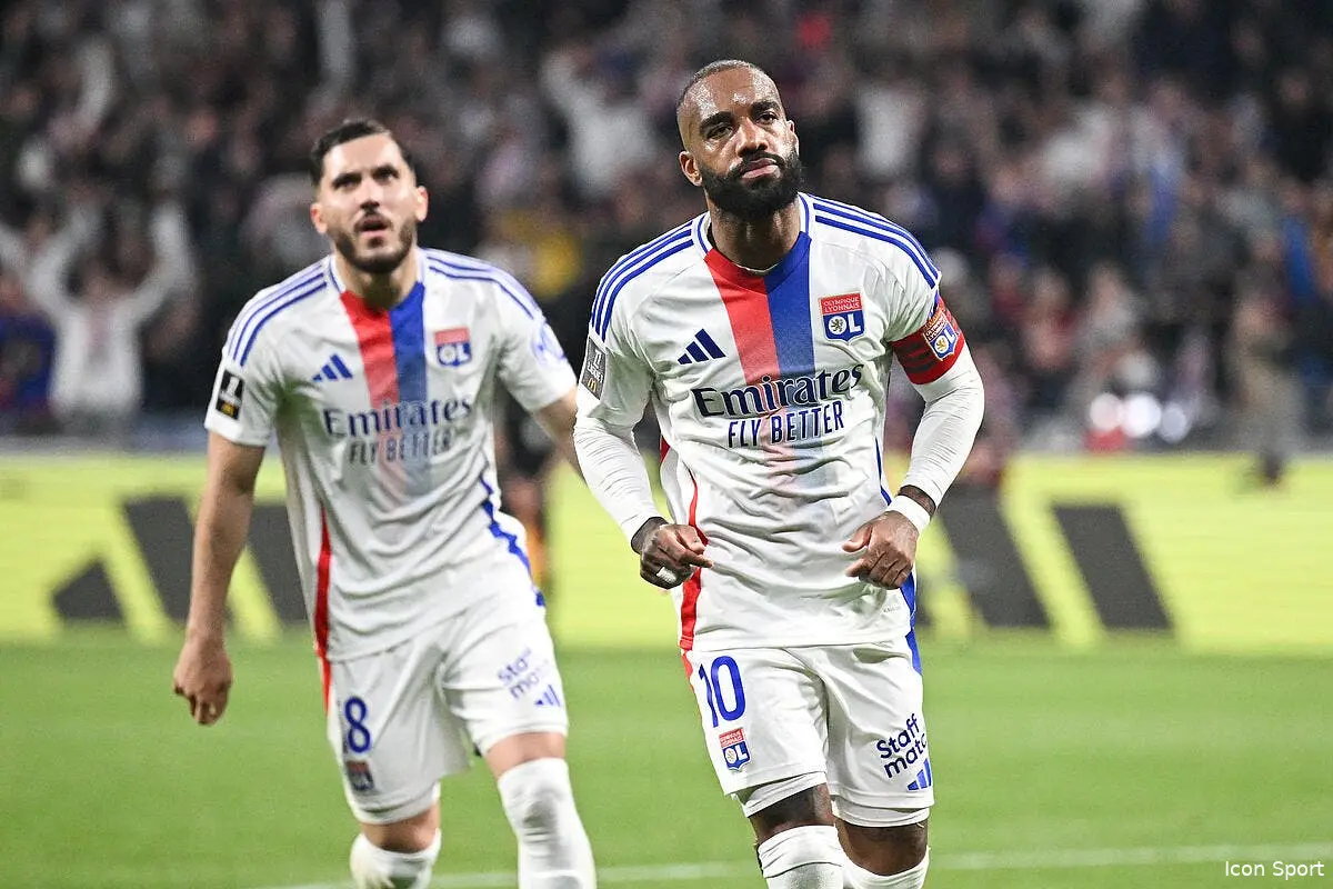 OL : Rendez-vous secret pour Lacazette, une offre tombe