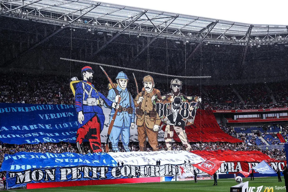 OL : Tifo polémique, Pierre Ménès pousse une gueulante