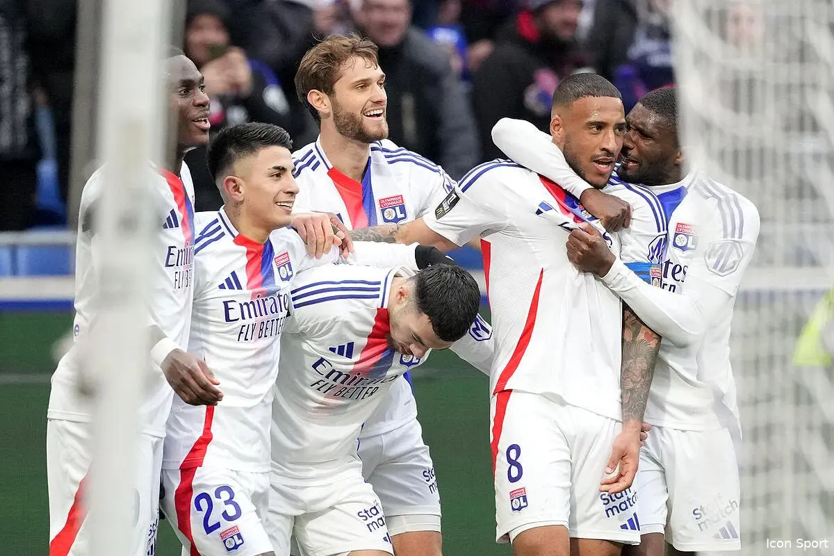 Pierre Ménès allume ce joueur qui n'a rien à faire à l'OL