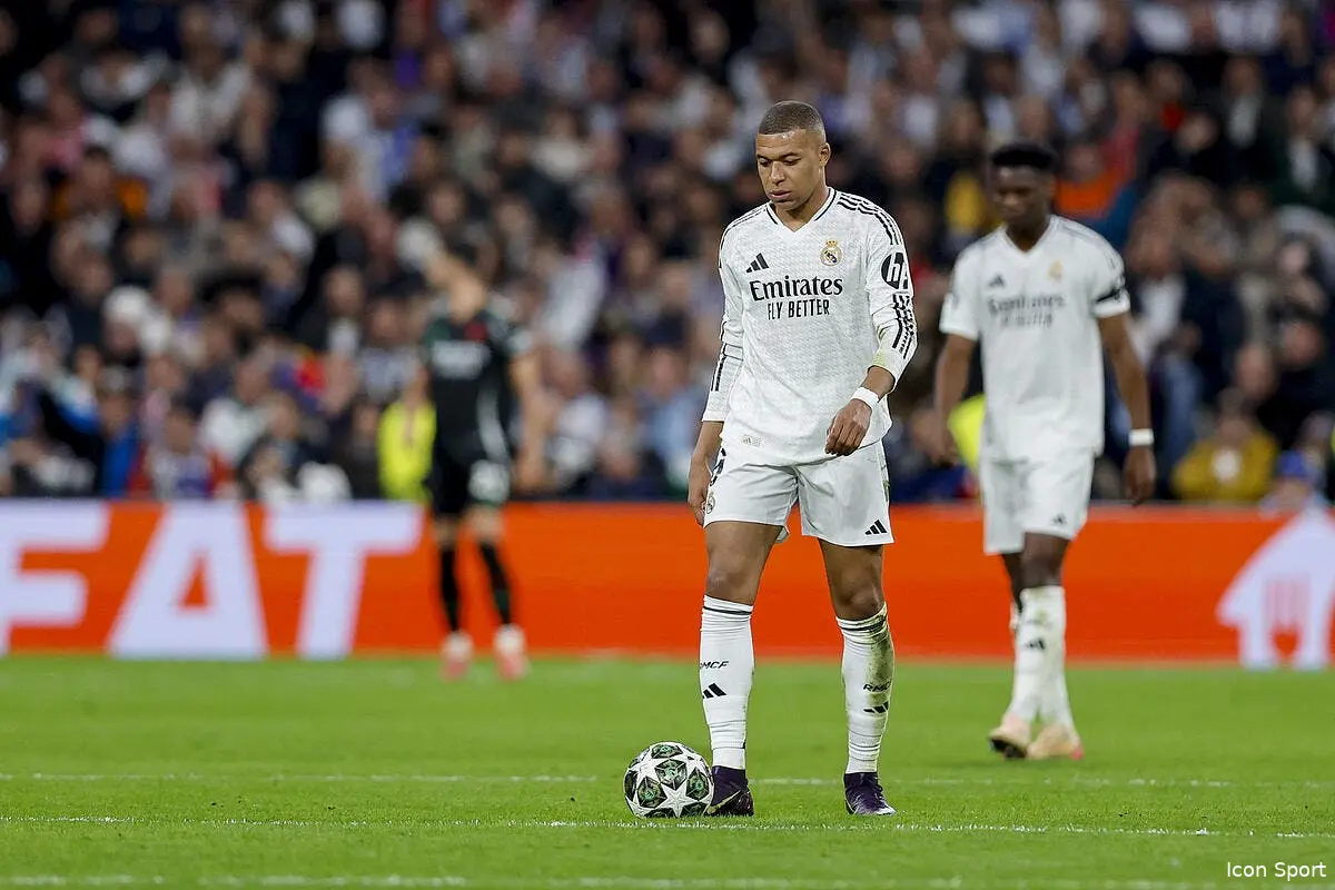 real figo vole a la rescousse du mal aime mbappe iconsport 257824 0133 391630