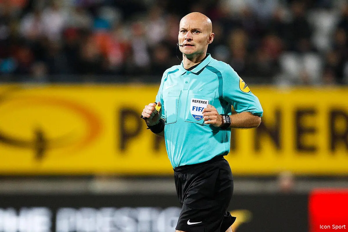 Tony Chapron traite le Real Madrid de « club de voyous »