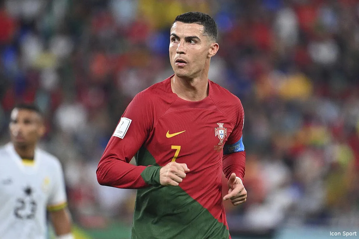 200m cristiano ronaldo y reflechit serieusement icon 385873352 354180