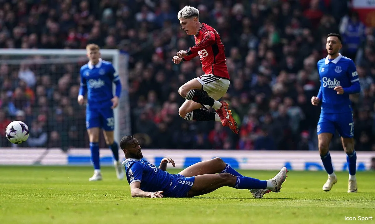 ang manchester united repart de l avant iconsport 196194 0046 372978