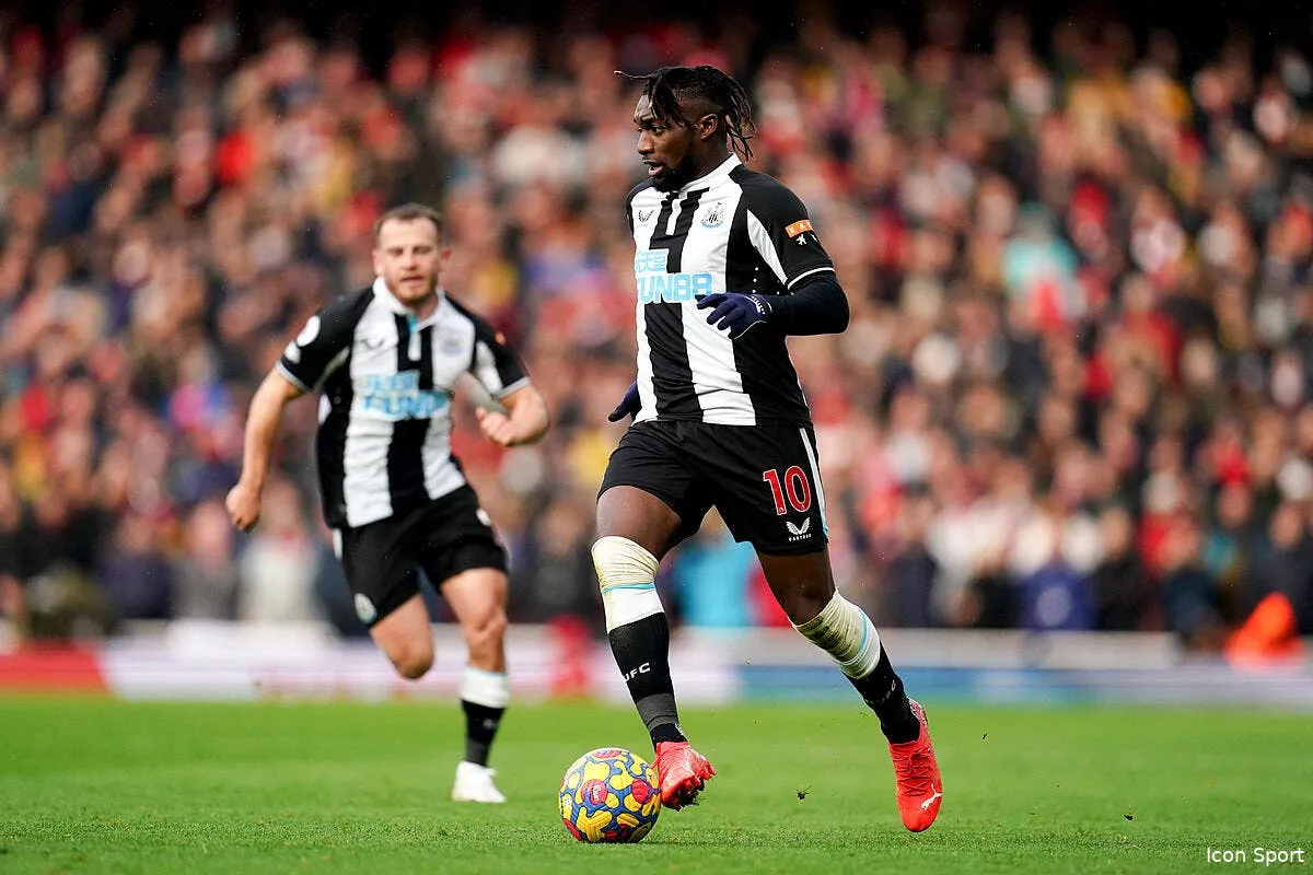 ang saint maximin genereux avec un supporter de newcastle icon 008135 0086 329743