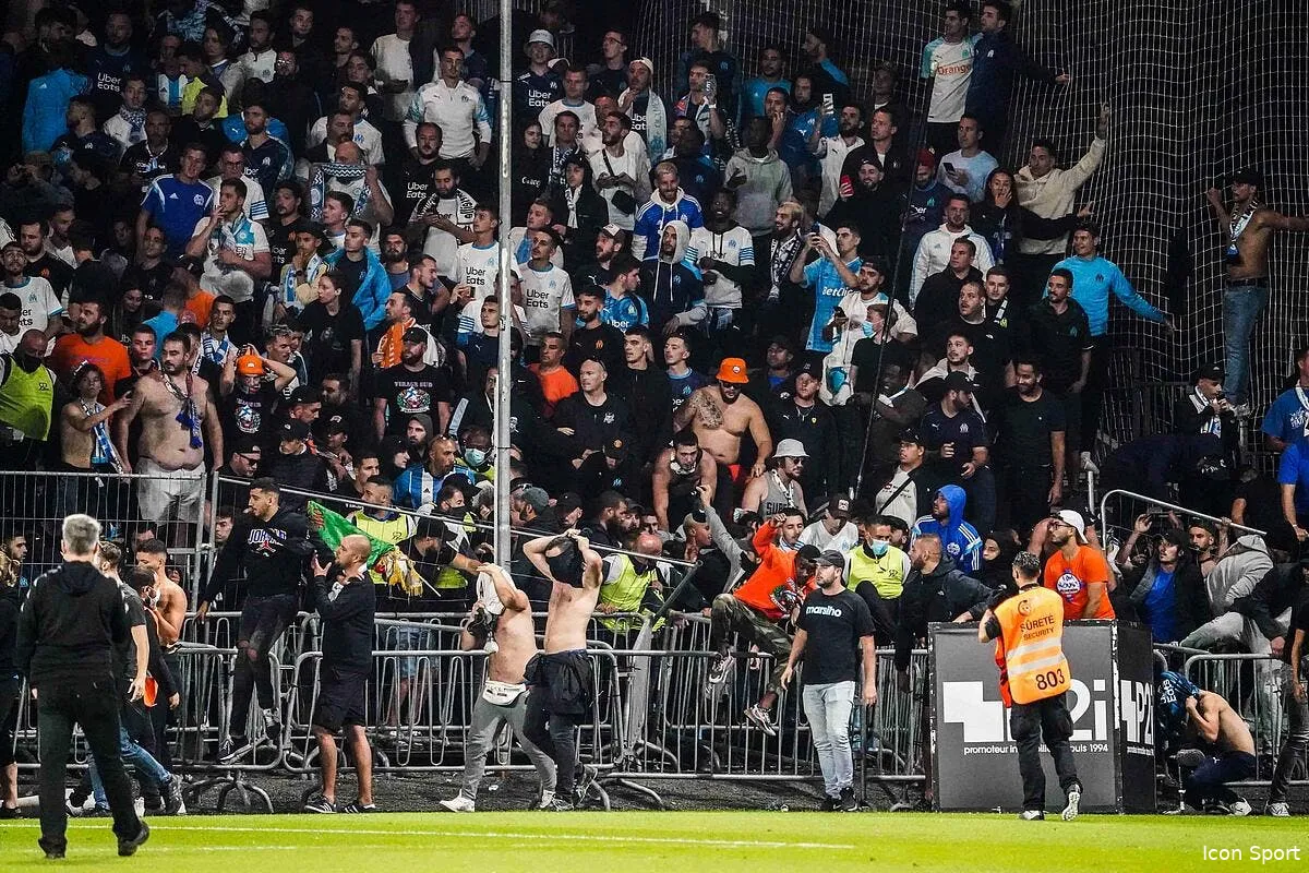 angers om bagarre entre supporters sur le terrain icon edy00795 324289